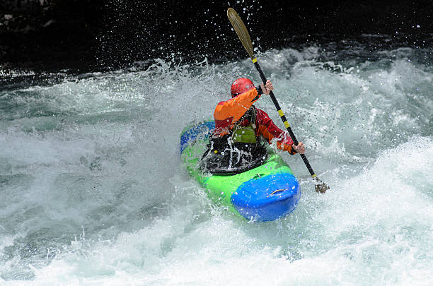 kayak en patagonia - rafting white water rafting rapid river fotografías e imágenes de stock