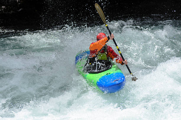 caiaque na patagônia - white water atlanta kayak rapid kayaking - fotografias e filmes do acervo