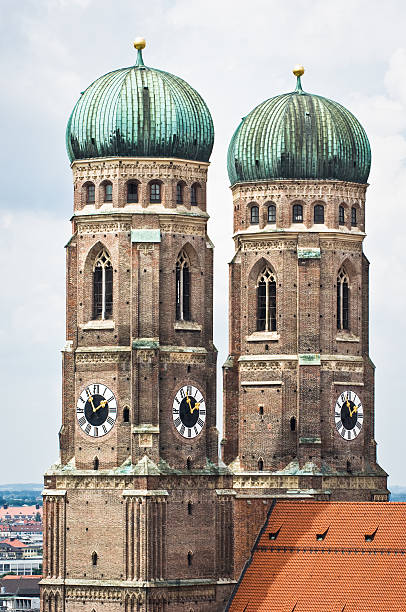 istock Famous Munich Cathedral - Liebfrauenkirche 528241067