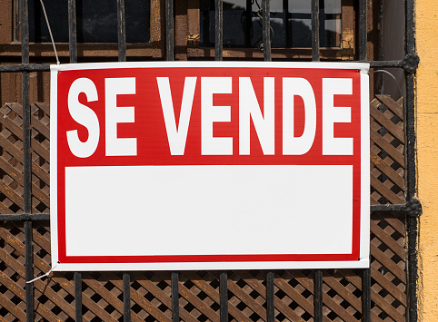 Se Vende Spanish real estate for sale sign