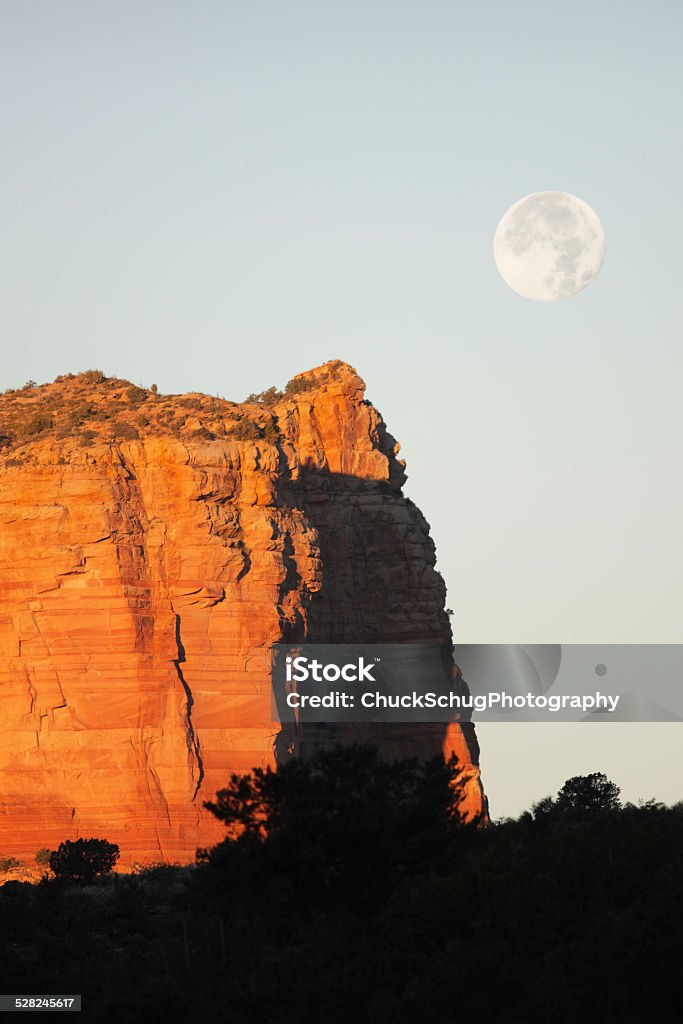 Vollmond Sunrise Butte - Lizenzfrei Fels Stock-Foto