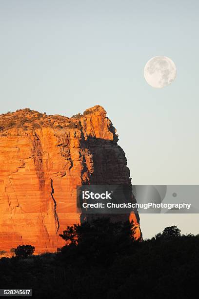 Vollmond Sunrise Butte Stockfoto und mehr Bilder von Fels - Fels, Felsformation, Fotografie