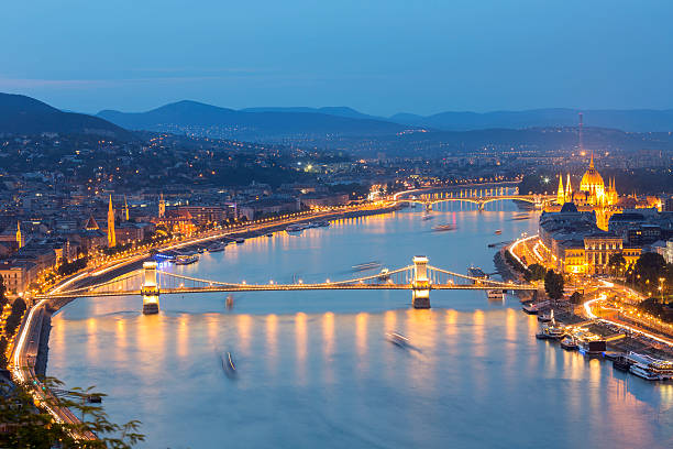 istock Chain Bridge and Parliament in Budapest at dusk 528284500