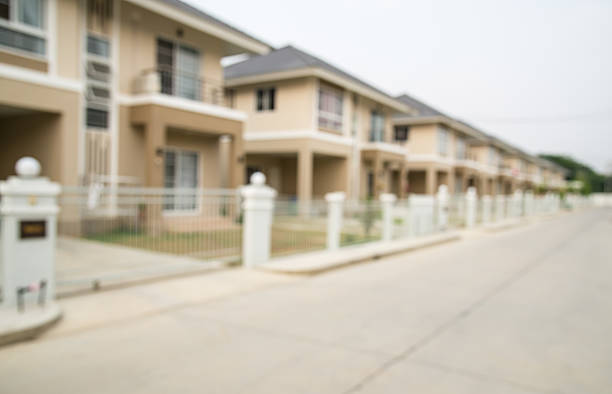 istock housing estate out focus. 528288358