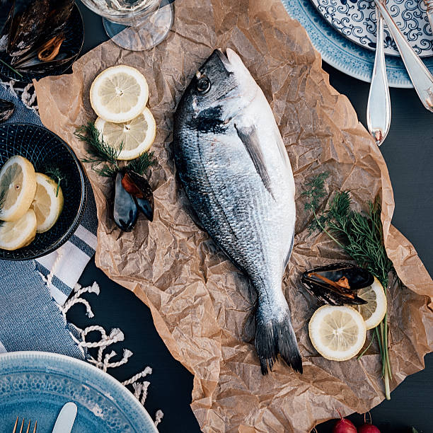 에렌벨지붉돔 고기잡이 음식 준비 위에서 - prepared fish 뉴스 사진 이미지