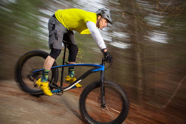 istock Mountain biker descending a trail at speed in the woods 528297176