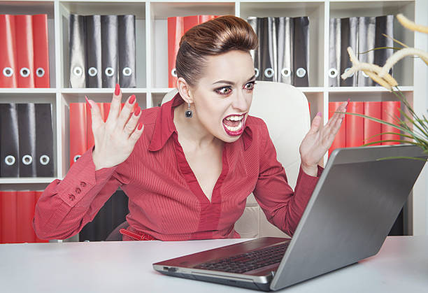 istock Angry screaming business woman 528300728