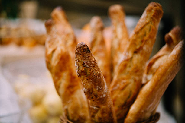 francés baguettes - mediterranean cuisine mediterranean culture food bread fotografías e imágenes de stock