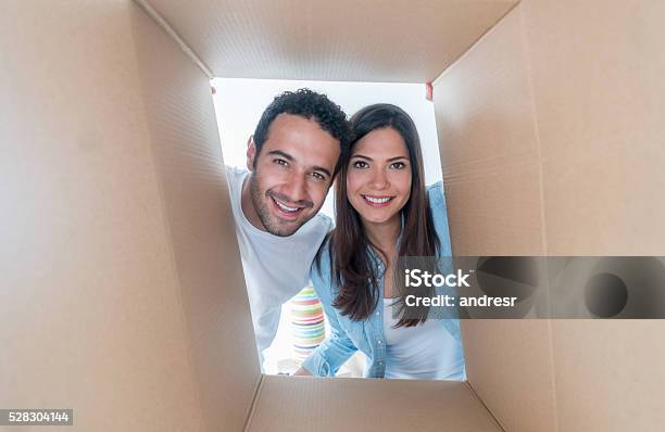 Couple Moving House Stock Photo - Download Image Now - 20-29 Years, 30-39 Years, Adult