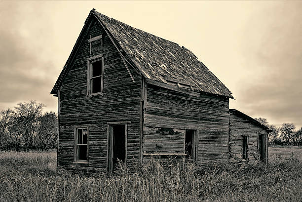 istock Vintage Sepia Farm House 528308834