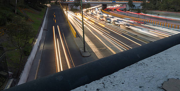 highway bei nacht - mexico city flash stock-fotos und bilder