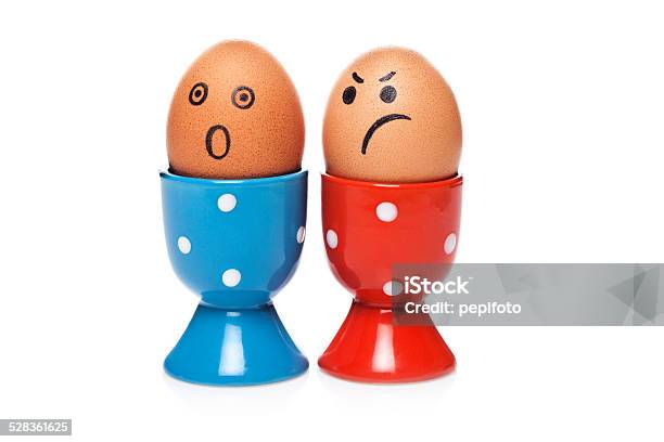 Gekochte Eier In Eierbecher Stockfoto und mehr Bilder von Besorgt - Besorgt, Betrachtung, Blau