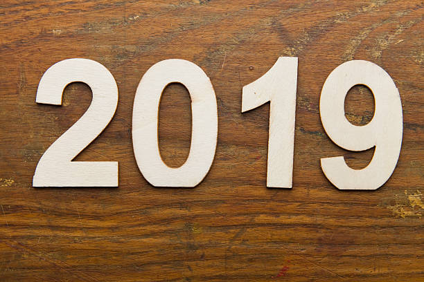 istock 2019 text on plank wood XXXL 528379507