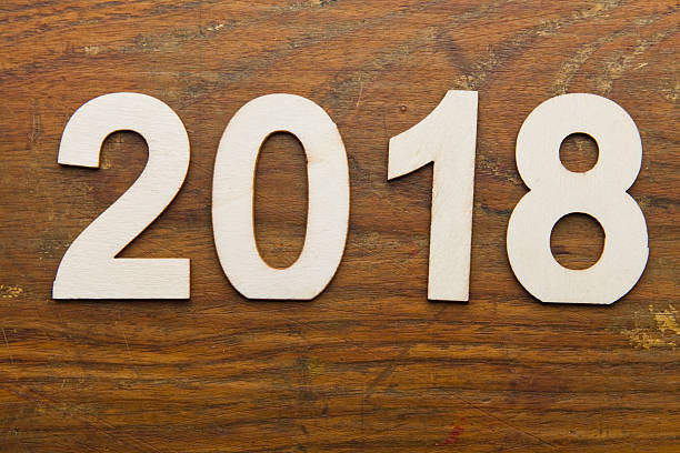 istock 2018 text on plank wood XXXL 528379515