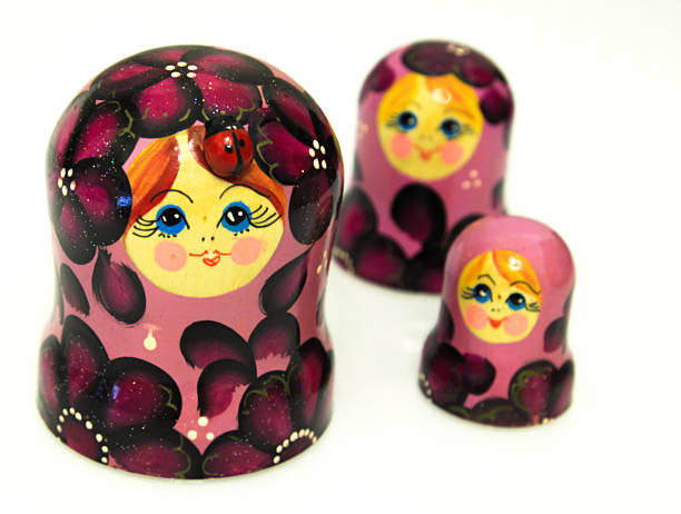 matrioska кукла из россии - russian nesting doll scale russian culture large стоковые фото и изображения