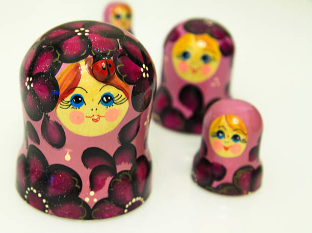 matrioska кукла из россии - russian nesting doll scale russian culture large стоковые фото и изображения