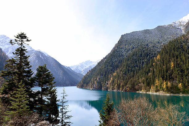 lago long, jiuzhaigou - long imagens e fotografias de stock