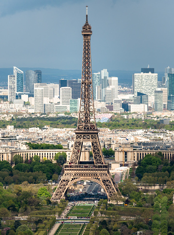 See panoramic of Paris with the Tower Eiffel to the bottom.