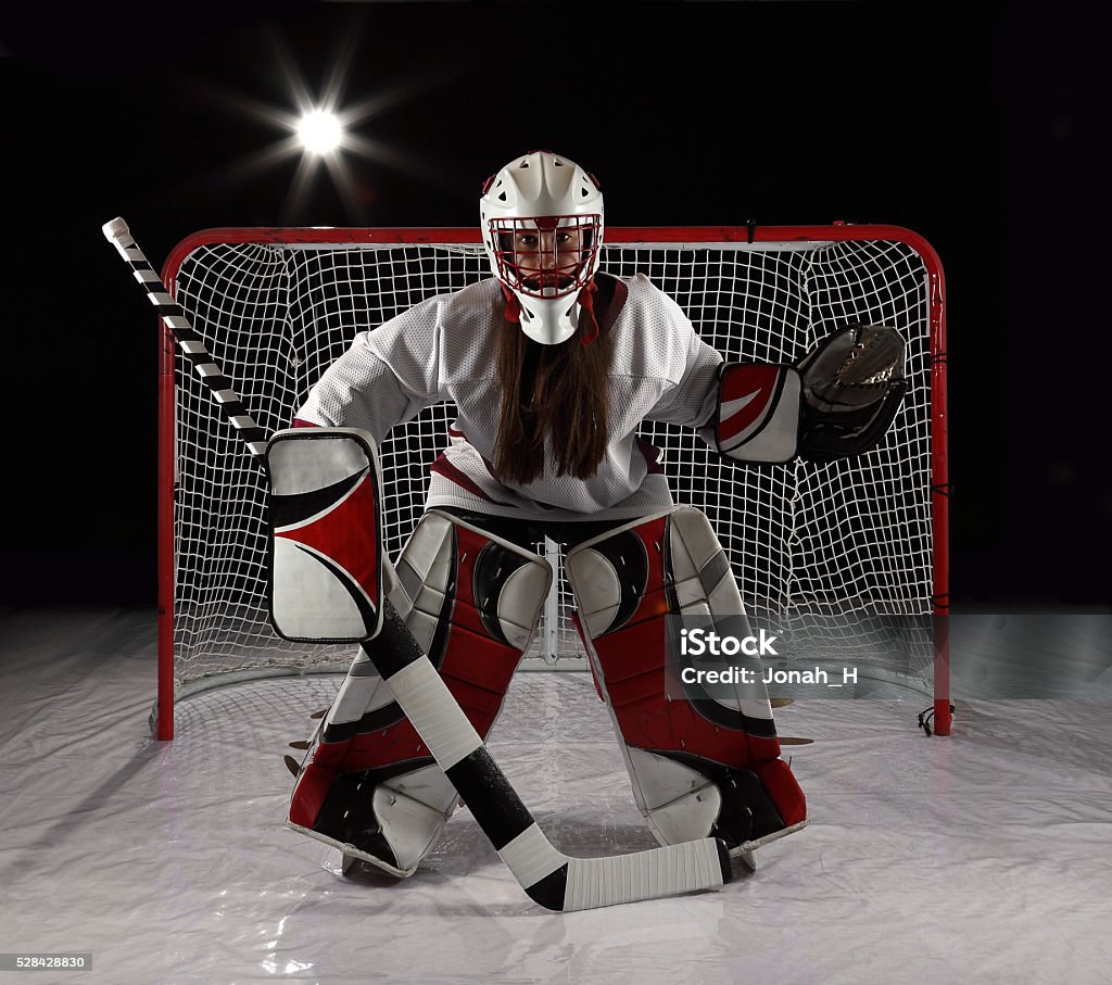 forlade Teknologi Læs Young Female Goaltender In White Jersey Stock Photo - Download Image Now -  Hockey, Ice Hockey, Women - iStock