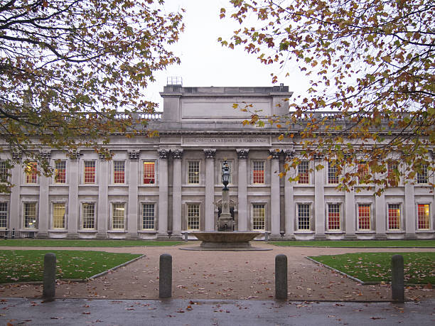 istock College entrance 528428881
