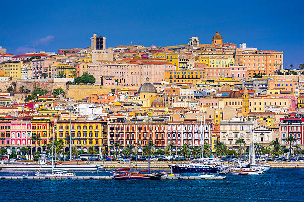 cagliari, italie paysage urbain - scape photos et images de collection