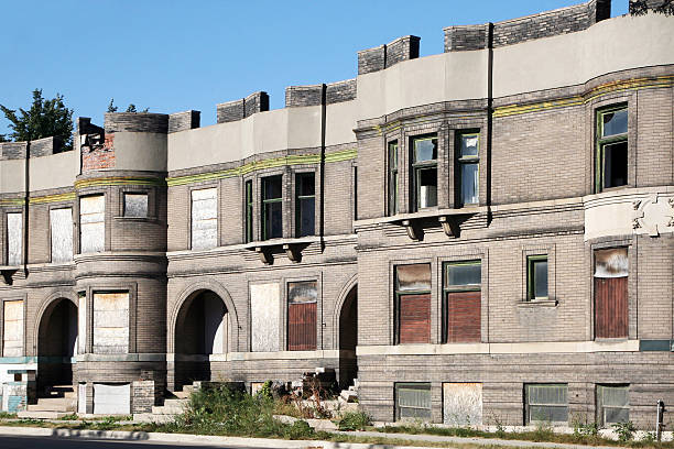 Abandoned apartment building Abandoned buildings in Detroit are all over the city. This is a typical example of what used to be a middle class apartment building. run down neighborhood stock pictures, royalty-free photos & images