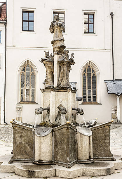 istock Sculpture on the courtyard of famous Saint Stephen's cathedral 528438522