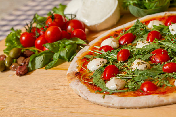 istock Italian vegetarian Pizza 528498828