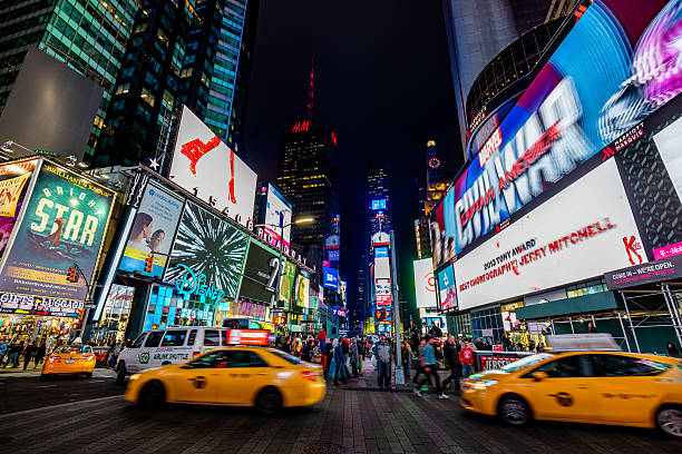 times square de nova york city - new york city times square crowd people imagens e fotografias de stock