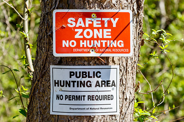 istock Conflicting Hunting Signs 528504790