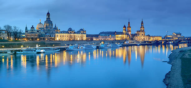 istock Night panorama of Dresden Old town with reflections 528553860
