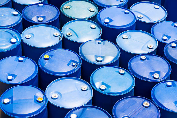 tamburi in plastica - oil distribution foto e immagini stock