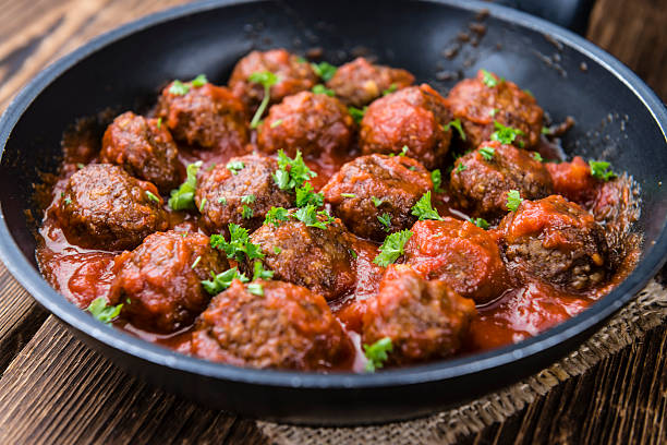 istock Tomato Sauce with Meatballs 528560814