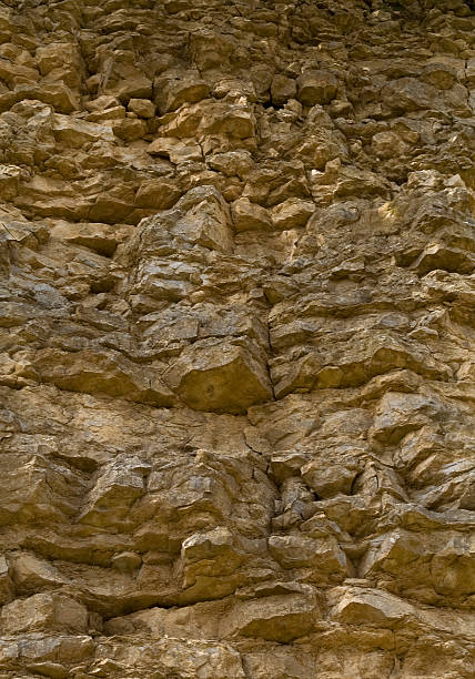 石��灰岩の崖の顔。 - splitt ストックフォトと画像
