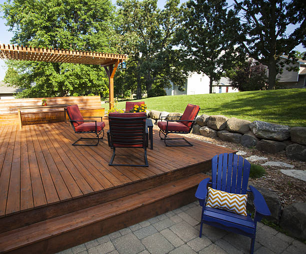 terraza de madera al aire libre - wood deck wood stain paint fotografías e imágenes de stock