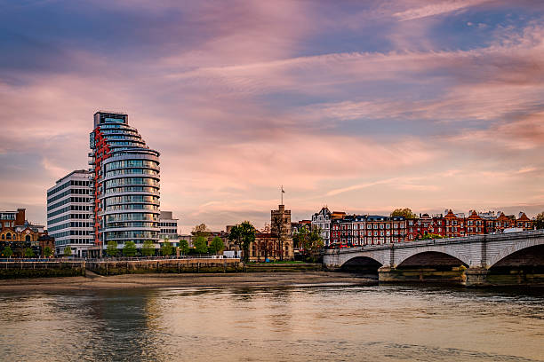 Putney bridge at sunset in London, England, UK Putney bridge is connecting Fulham to Putney across the river Thames, is the only bridge in britain to have a church at each end (St. Mary's Church, Putney to the south and All Saints Church, Fulham to the north) wandsworth photos stock pictures, royalty-free photos & images