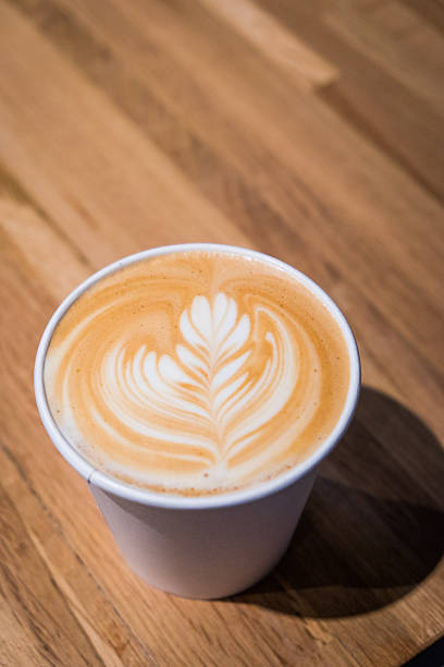 latte para ir - coffee cappuccino hot drink copy space - fotografias e filmes do acervo