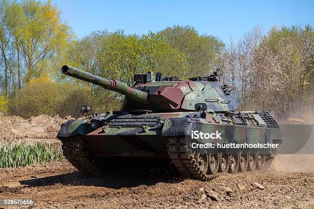 German Leopard 1 A 5 Tank Drives On Track 照片檔及更多 坦克 照片 - 坦克, 美洲豹, 1號
