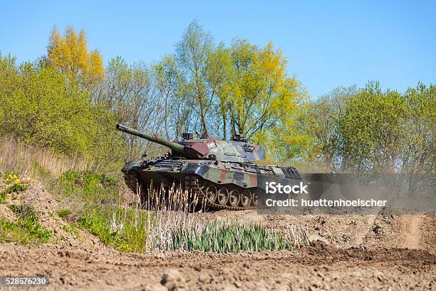 German Leopard 1 A 5 Tank Drives On Track 照片檔及更多 美洲豹 照片 - 美洲豹, 坦克, 2號