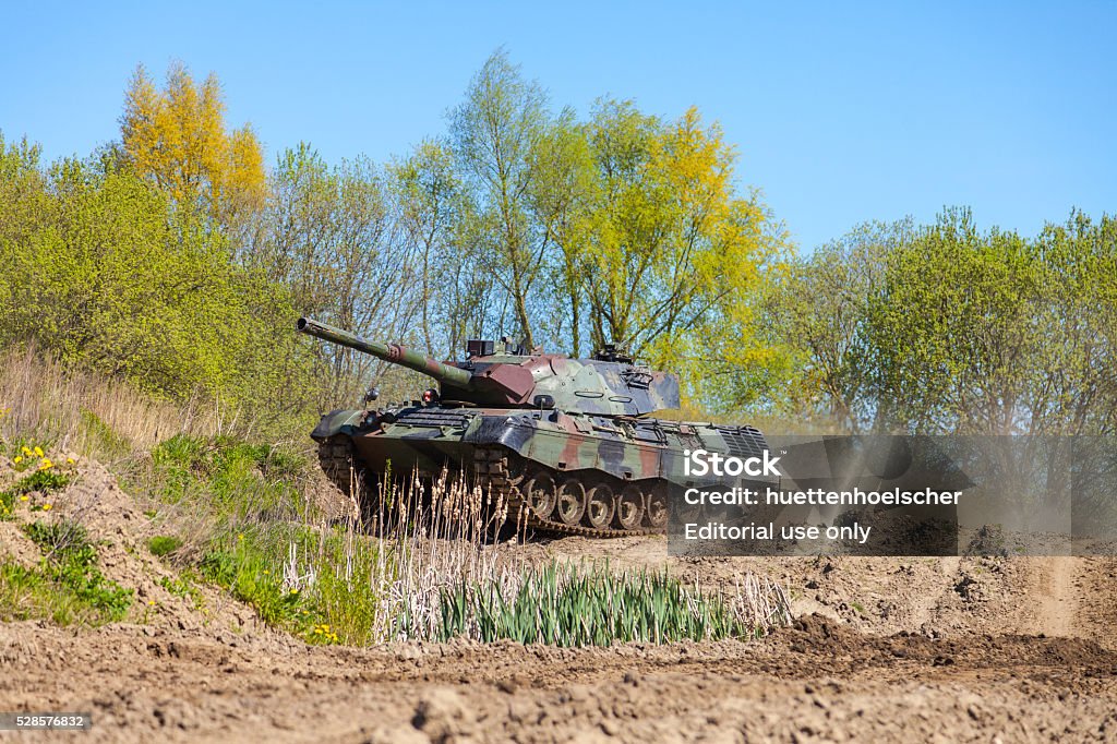 german leopard 1 a 5 tank drives on track - 免版稅美洲豹圖庫照片