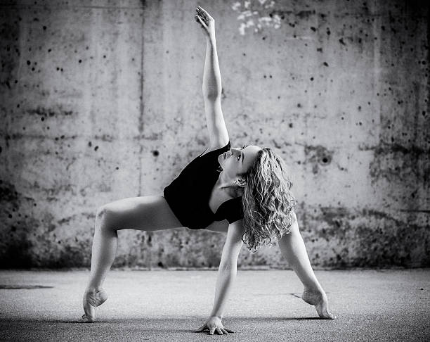 istock Classic dancer in the city 528580194