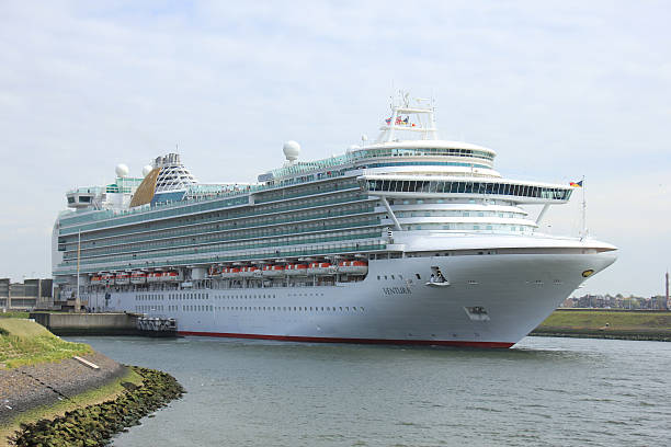 velsen, los países bajos - 22 de mayo de 2015:  de ventura - p and o cruises fotografías e imágenes de stock