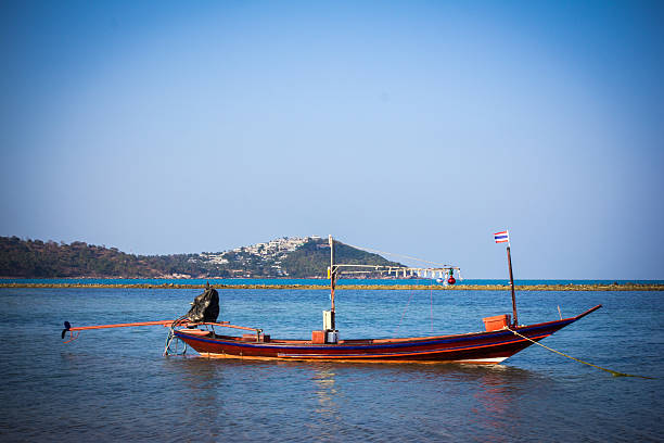 istock Boats on sand beach overlooking island 528589711