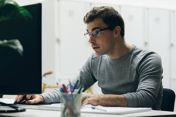 istock Surprised businessman in his office. 528605716