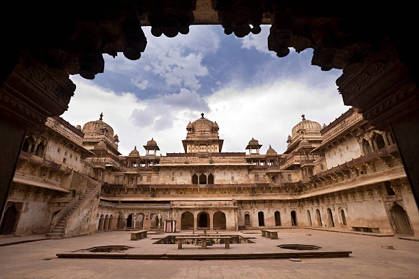 istock Jahangiri Mahal - Orchha - India 528607256