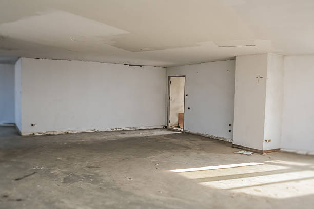 istock Abandoned Residential Building 528611718
