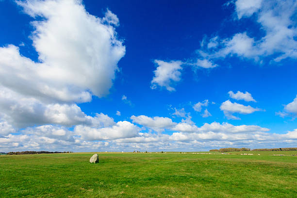 istock Beautiful sunny Stonehenge landscape England 528613036