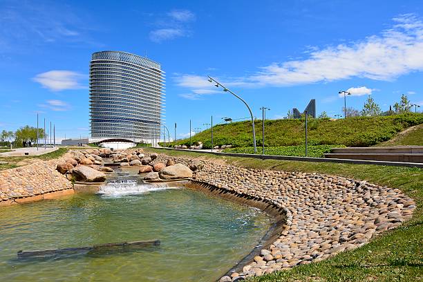 воды башня, сарагосы (zaragoza - water tower стоковые фото и изображения