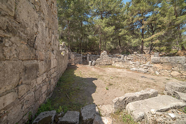 antigo cidade de phaselis, destrict antália, turquia - anatolya imagens e fotografias de stock