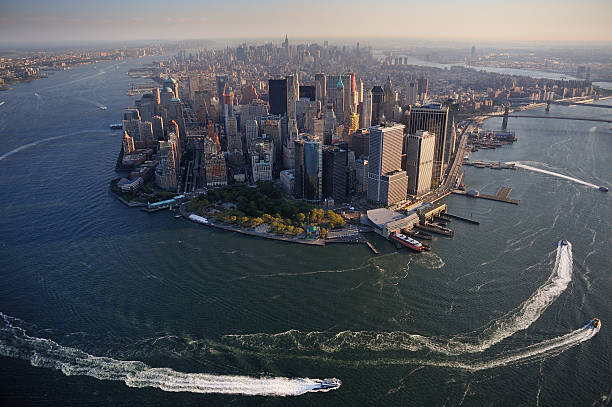 veduta aerea di lower manhattan, new york - passenger ship ferry crane harbor foto e immagini stock